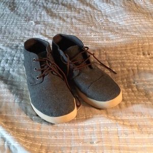Men's toms size 8